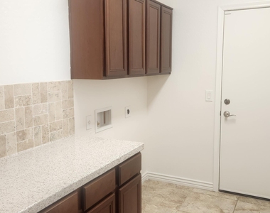 16124 N 180th Lane - Photo Thumbnail 4