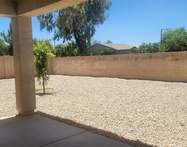 16124 N 180th Lane - Photo Thumbnail 12