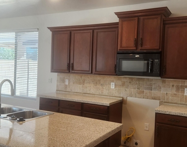 16124 N 180th Lane - Photo Thumbnail 5