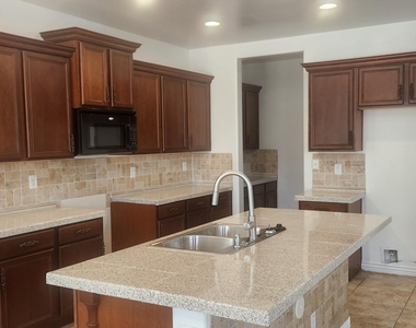 16124 N 180th Lane - Photo Thumbnail 7