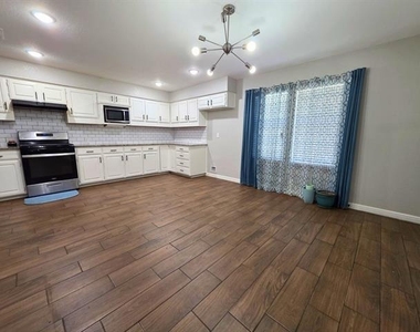 209 E Eller Avenue - Photo Thumbnail 3