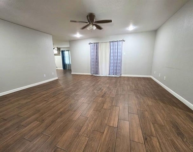 209 E Eller Avenue - Photo Thumbnail 2