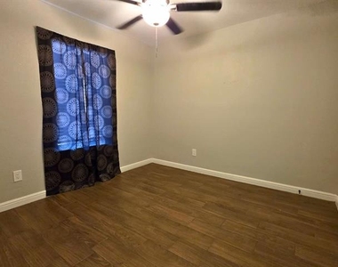 209 E Eller Avenue - Photo Thumbnail 13