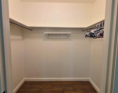 209 E Eller Avenue - Photo Thumbnail 17