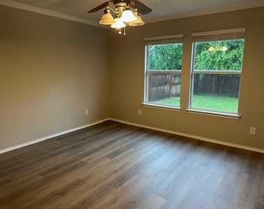 2424 Rolling Ridge Drive - Photo Thumbnail 9