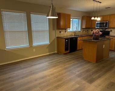 2424 Rolling Ridge Drive - Photo Thumbnail 3