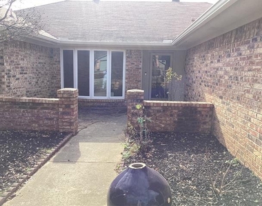 2841 Southridge Drive - Photo Thumbnail 1