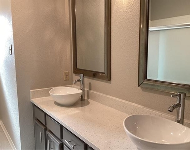 2841 Southridge Drive - Photo Thumbnail 22