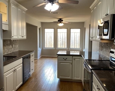 2841 Southridge Drive - Photo Thumbnail 2