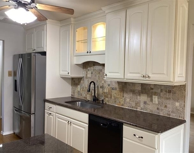2841 Southridge Drive - Photo Thumbnail 7