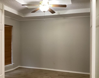 2841 Southridge Drive - Photo Thumbnail 20