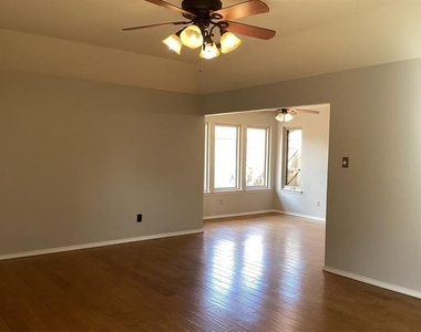 2841 Southridge Drive - Photo Thumbnail 11