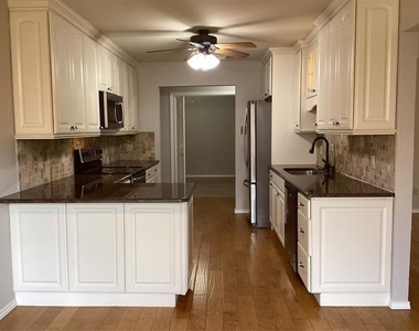 2841 Southridge Drive - Photo Thumbnail 5