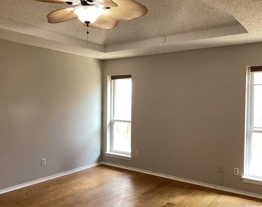 2841 Southridge Drive - Photo Thumbnail 14