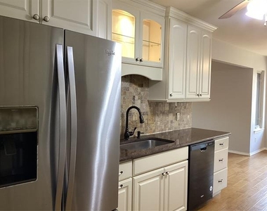 2841 Southridge Drive - Photo Thumbnail 3
