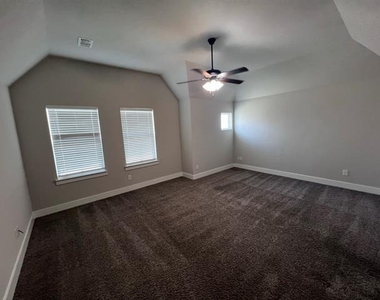 1000 N Kentucky Street - Photo Thumbnail 15