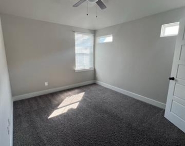 1000 N Kentucky Street - Photo Thumbnail 11