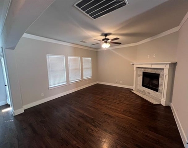 1000 N Kentucky Street - Photo Thumbnail 9