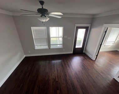 1000 N Kentucky Street - Photo Thumbnail 5