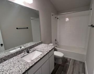 1000 N Kentucky Street - Photo Thumbnail 6
