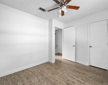 4921 Miller Avenue - Photo Thumbnail 10