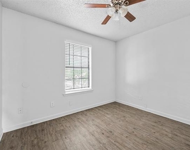 4921 Miller Avenue - Photo Thumbnail 9