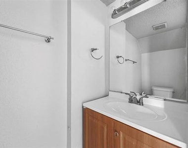 4921 Miller Avenue - Photo Thumbnail 7