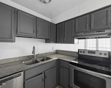 4921 Miller Avenue - Photo Thumbnail 6