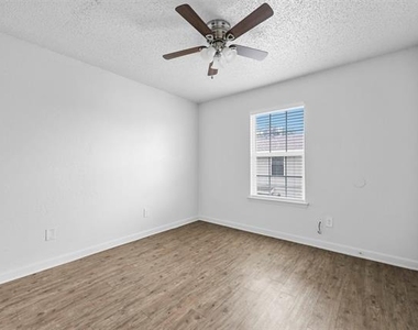 4921 Miller Avenue - Photo Thumbnail 11