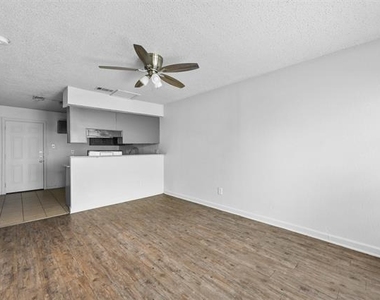 4921 Miller Avenue - Photo Thumbnail 3