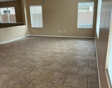 3118 S 95th Lane - Photo Thumbnail 2