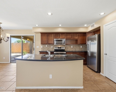 3118 S 95th Lane - Photo Thumbnail 8
