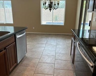 3118 S 95th Lane - Photo Thumbnail 4