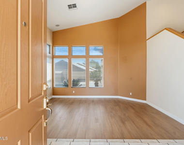 29424 N 49th Street - Photo Thumbnail 3