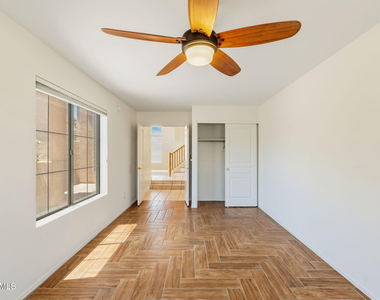 29424 N 49th Street - Photo Thumbnail 25