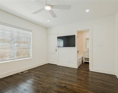 4425 Emerson Avenue - Photo Thumbnail 17