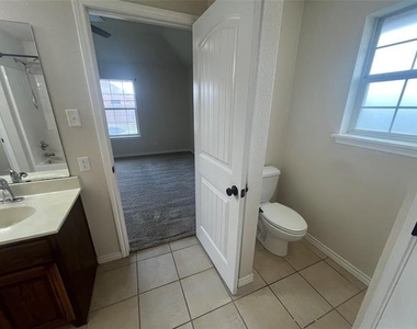 801 Big Water Trail - Photo Thumbnail 13