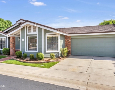 229 E Anderson Avenue E - Photo Thumbnail 1
