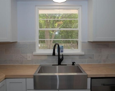 10028 San Lorenzo Avenue - Photo Thumbnail 9