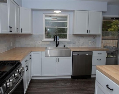 10028 San Lorenzo Avenue - Photo Thumbnail 6