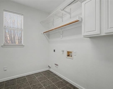 11108 Premier Drive - Photo Thumbnail 11