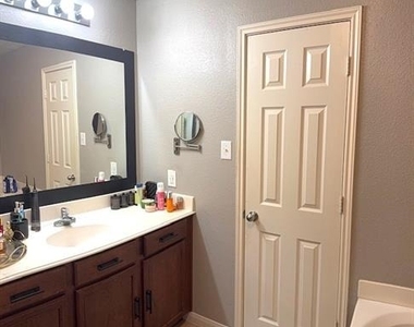 1424 Cottonwood Trail - Photo Thumbnail 7