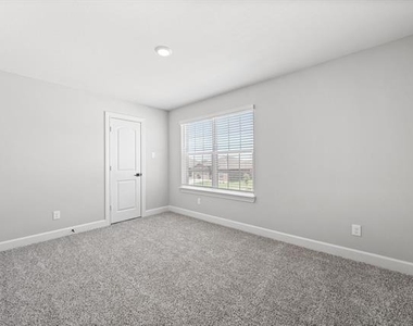 1905 Mckee Court - Photo Thumbnail 7