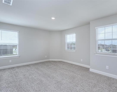 1905 Mckee Court - Photo Thumbnail 5