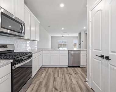 1905 Mckee Court - Photo Thumbnail 8