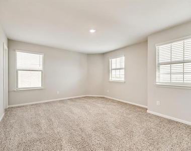 1905 Mckee Court - Photo Thumbnail 2