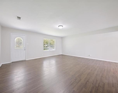 1225 W Hanna Street - Photo Thumbnail 3