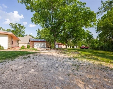 1225 W Hanna Street - Photo Thumbnail 19