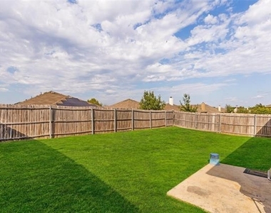 325 Crosscreek Drive - Photo Thumbnail 23