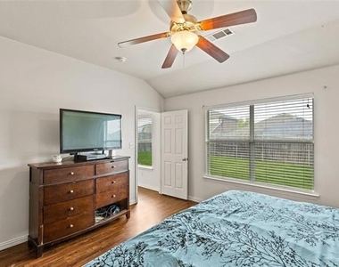 325 Crosscreek Drive - Photo Thumbnail 15